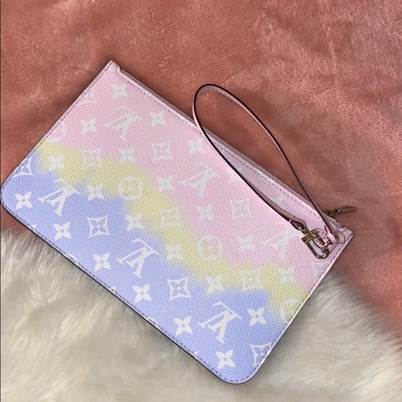 Louis Vuitton Handbags - Louis Vuitton neverfull escale collection pouch